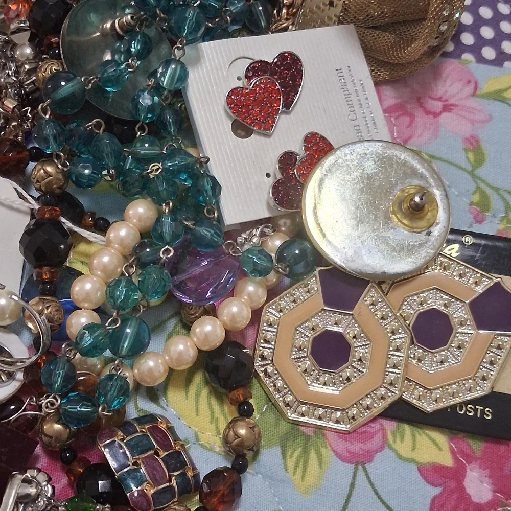 Bundle Of Vintage Jewelry - Picture 6 of 11